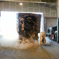 mit Müll beladener Lkw